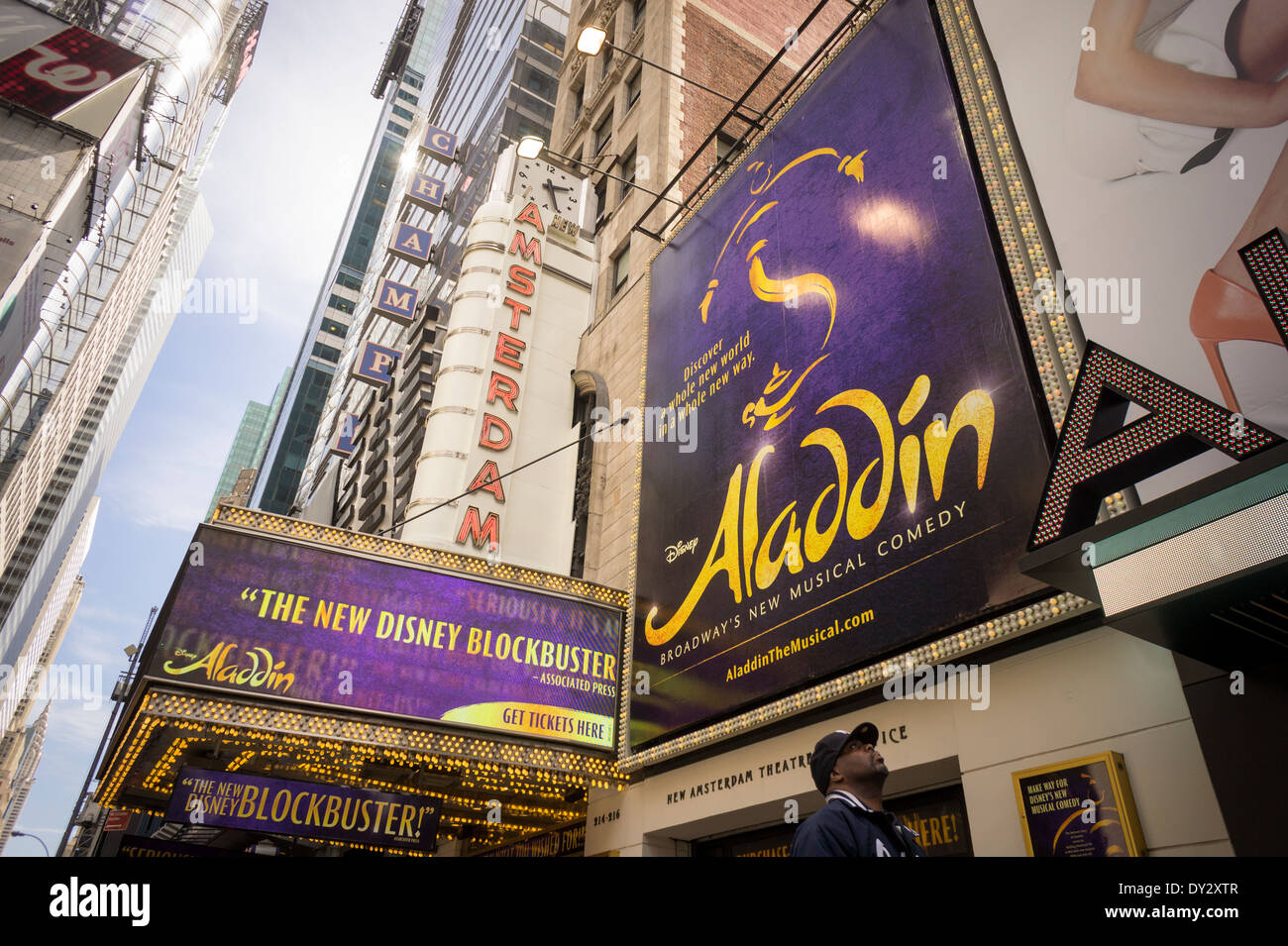 La Comedie Musicale Aladdin Par Disney Au New Amsterdam Theater Dans Le Quartier Des Theatres De New York Photo Stock Alamy