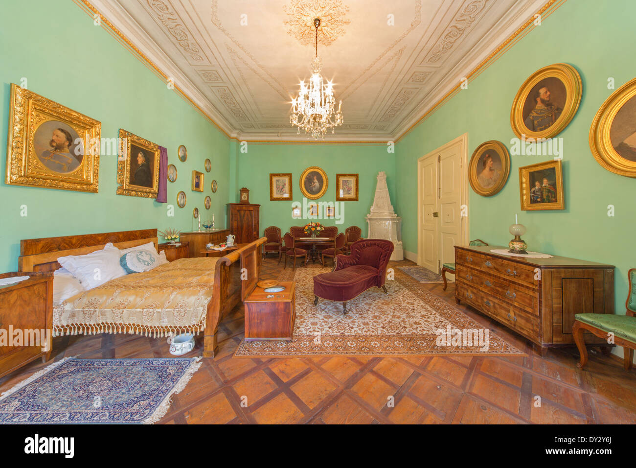 SAINT ANTON, SLOVAQUIE - février 26, 2014 : chambre de parents. Meubles à partir 19. cent en palace Saint Anton. Banque D'Images