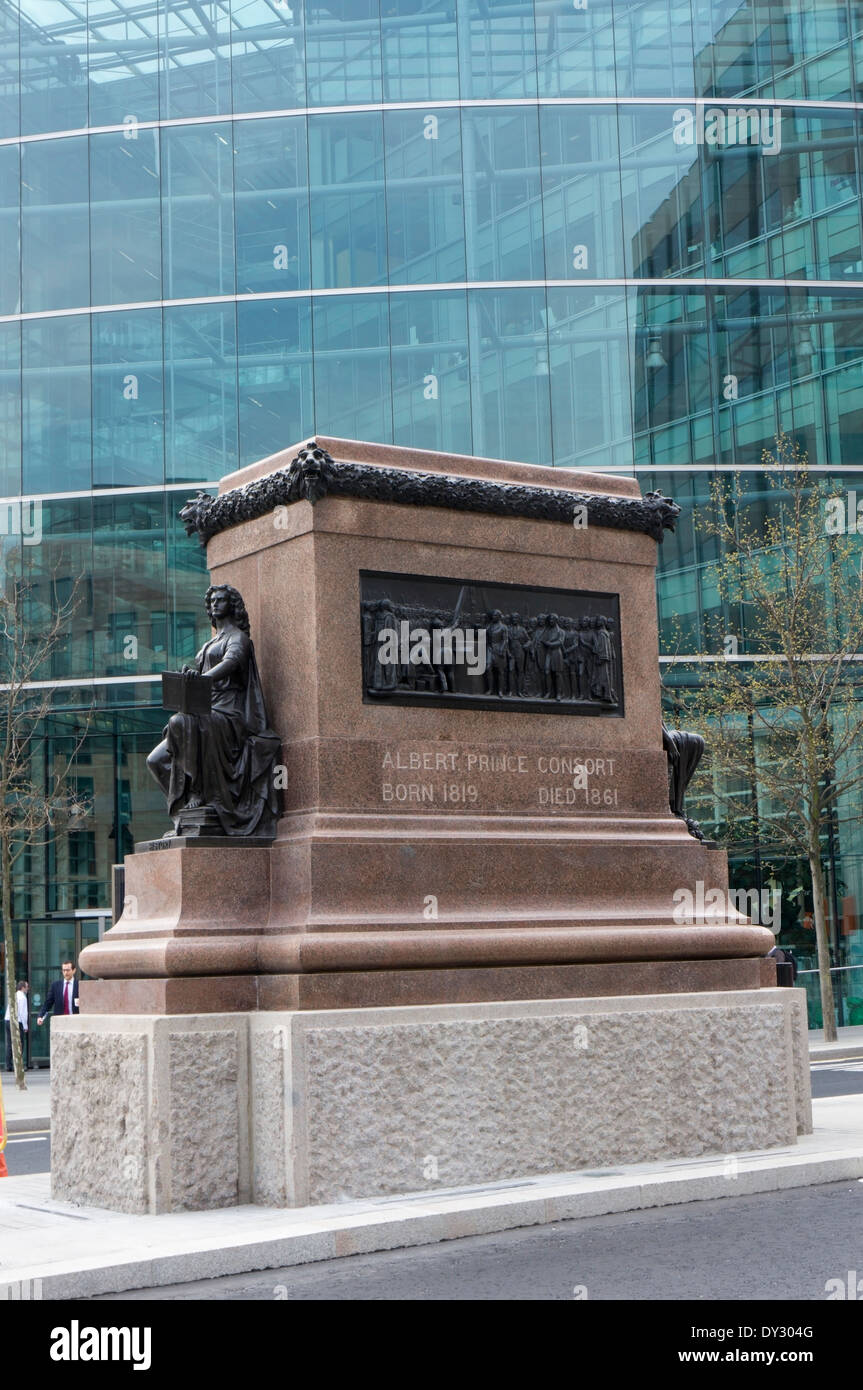 La statue du Prince Albert à Holborn Circus est déplacé pour améliorer la sécurité routière - le Prince n'est pas encore revenu. Banque D'Images