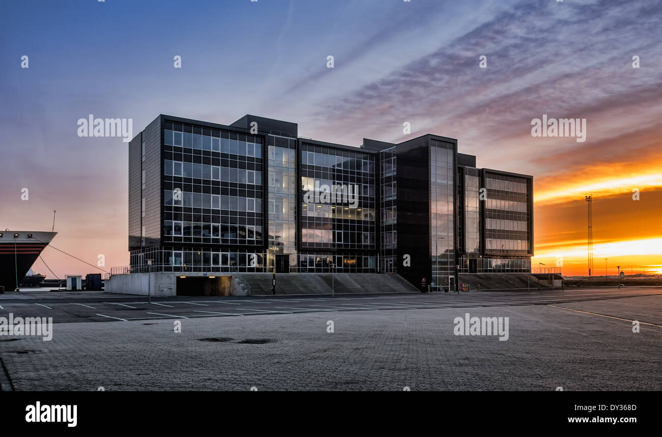 Maisons modernes dans le cadre de la Grande Sophie le port d'Esbjerg, Danemark Banque D'Images