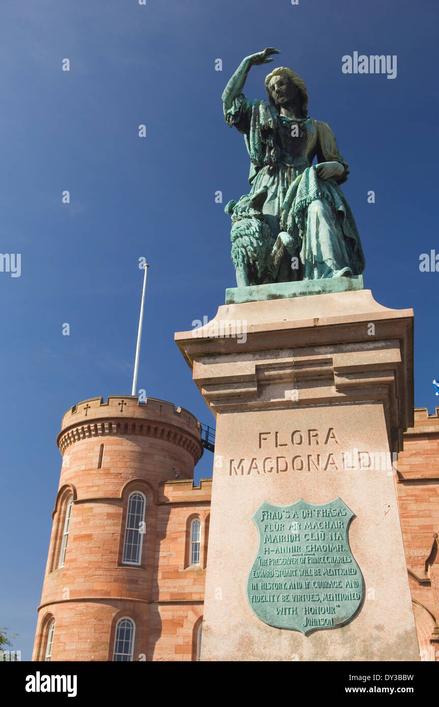 Statue de Flora Macdonald à l'extérieur du Château d'Inverness - Inverness, Écosse. Banque D'Images
