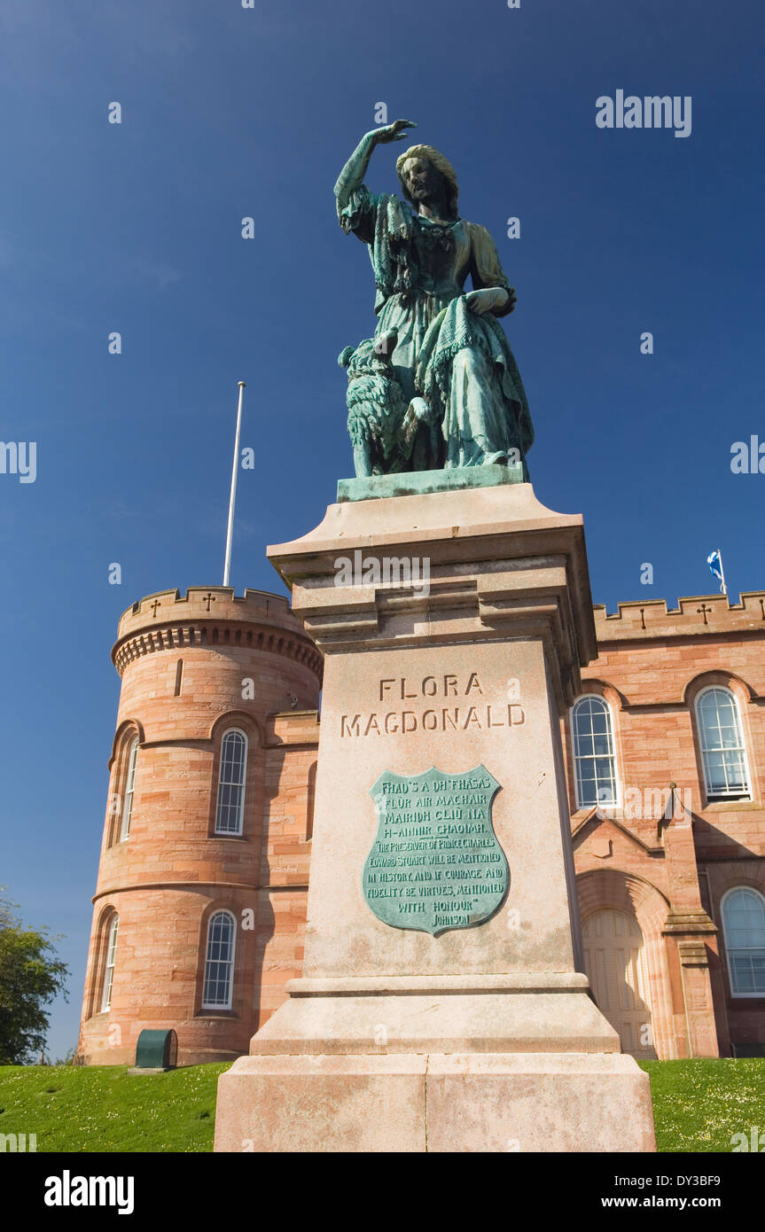 Statue de Flora Macdonald à l'extérieur du Château d'Inverness - Inverness, Écosse. Banque D'Images