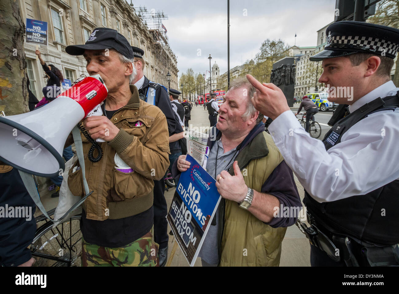 Protestation contre la « taxe de chambre » devant Downing Street à Londres, Royaume-Uni. Banque D'Images
