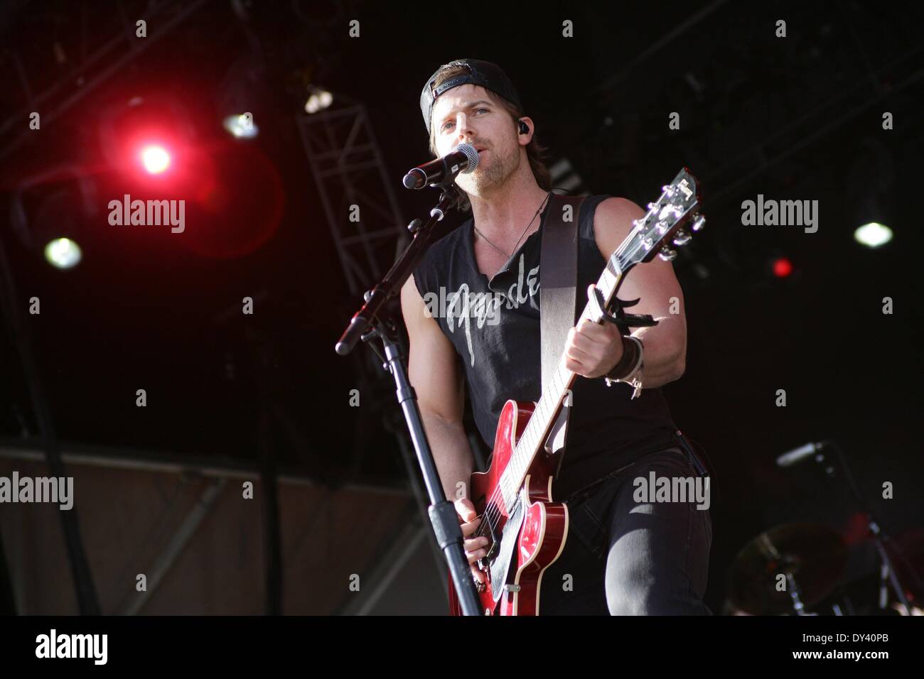 Kip Moore présents pour 2e partie ACM pour une cause Festival - SAM, le LINQ, Las Vegas, NV, le 5 avril 2014. Photo par : James Atoa/Everett Collection Banque D'Images