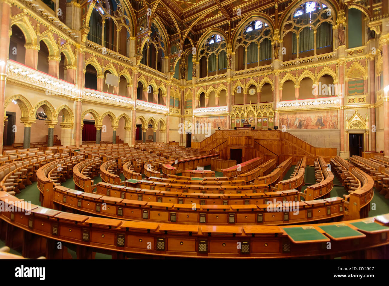 Intérieur de l'édifice du parlement hongrois à Budapest Banque D'Images