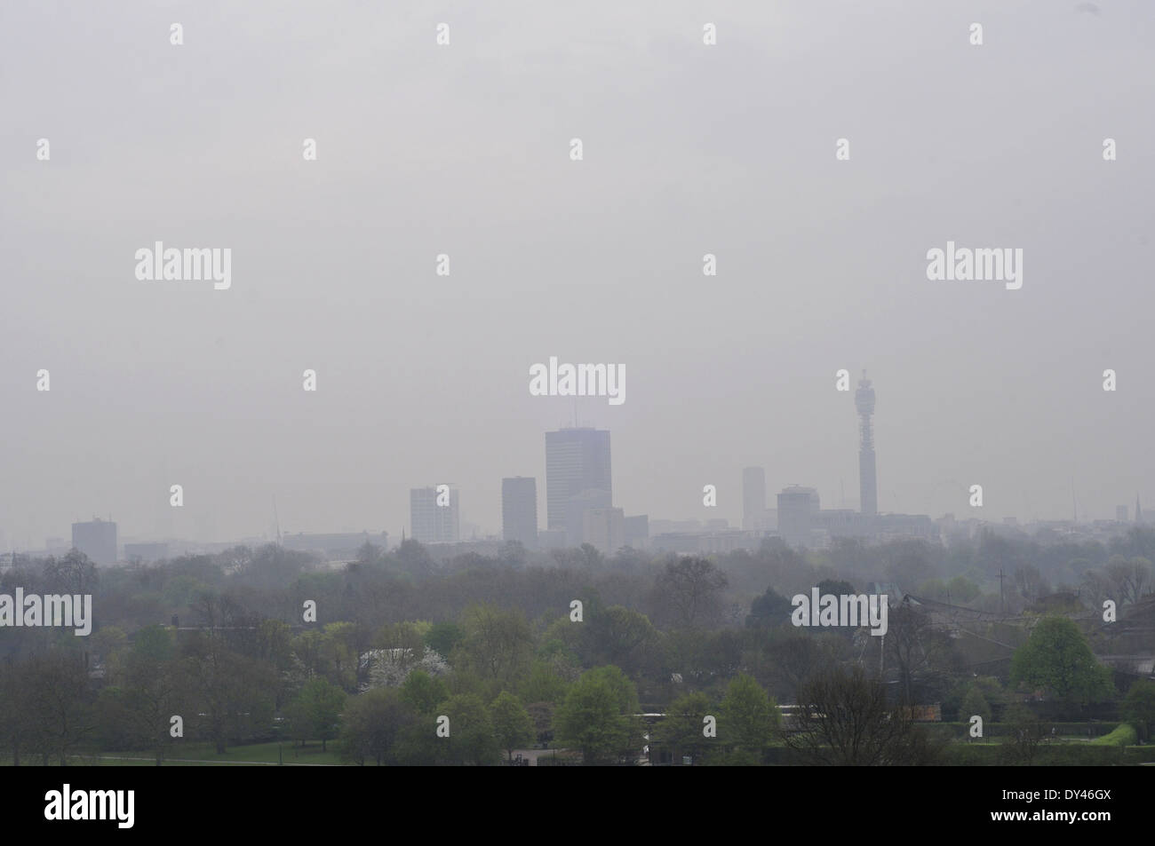 Une vue de Londres de Primrose Hill comme la pollution de l'air atteint le niveau maximum Banque D'Images