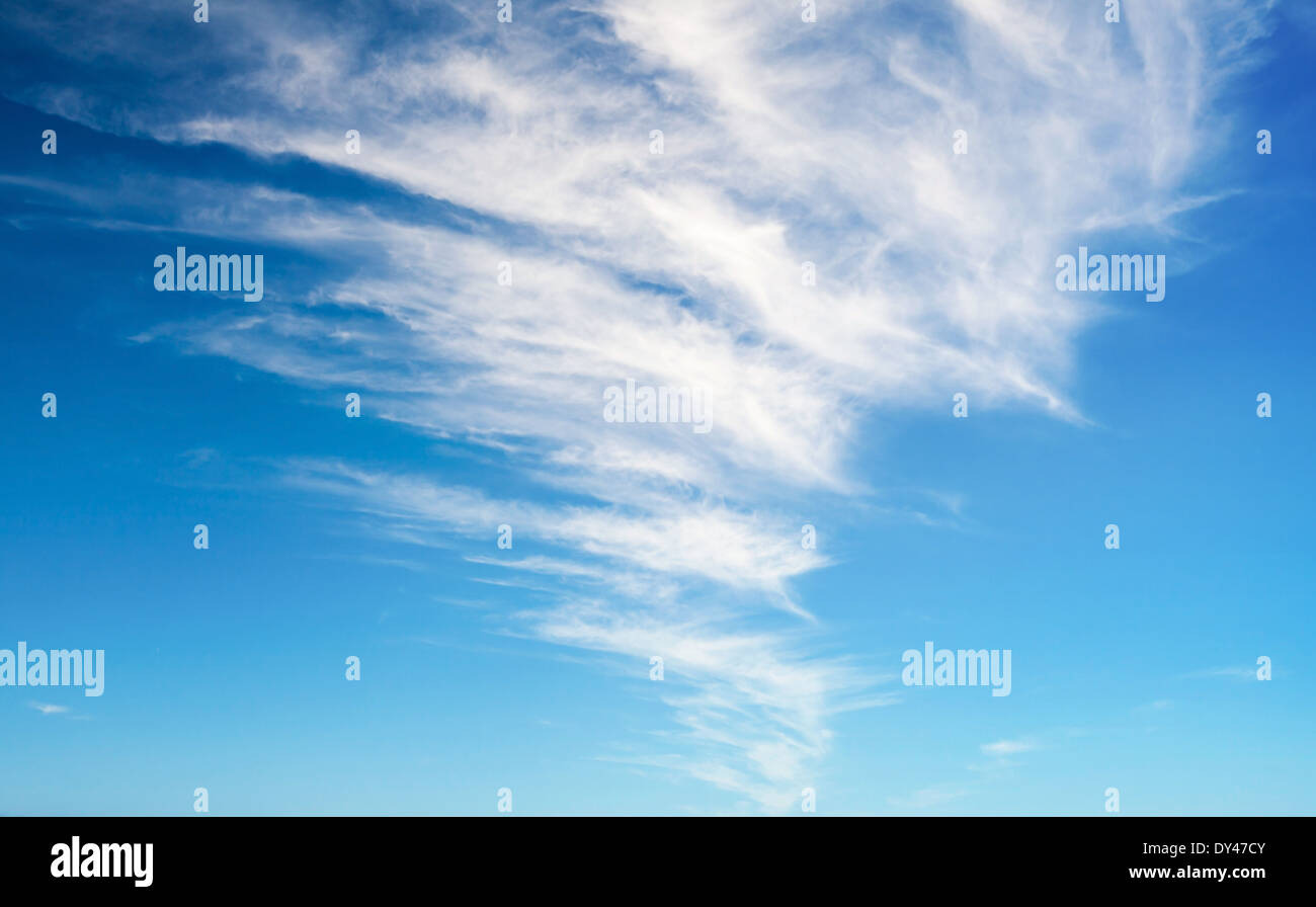 Ciel bleu avec des nuages de vent. La texture de fond photo Banque D'Images