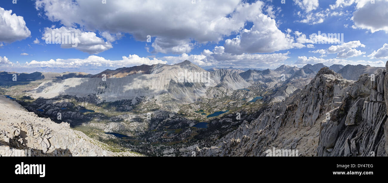 Panorama depuis le sommet du mont Starr dans les montagnes de la Sierra Nevada à la recherche dans la vallée du ruisseau Rock Banque D'Images