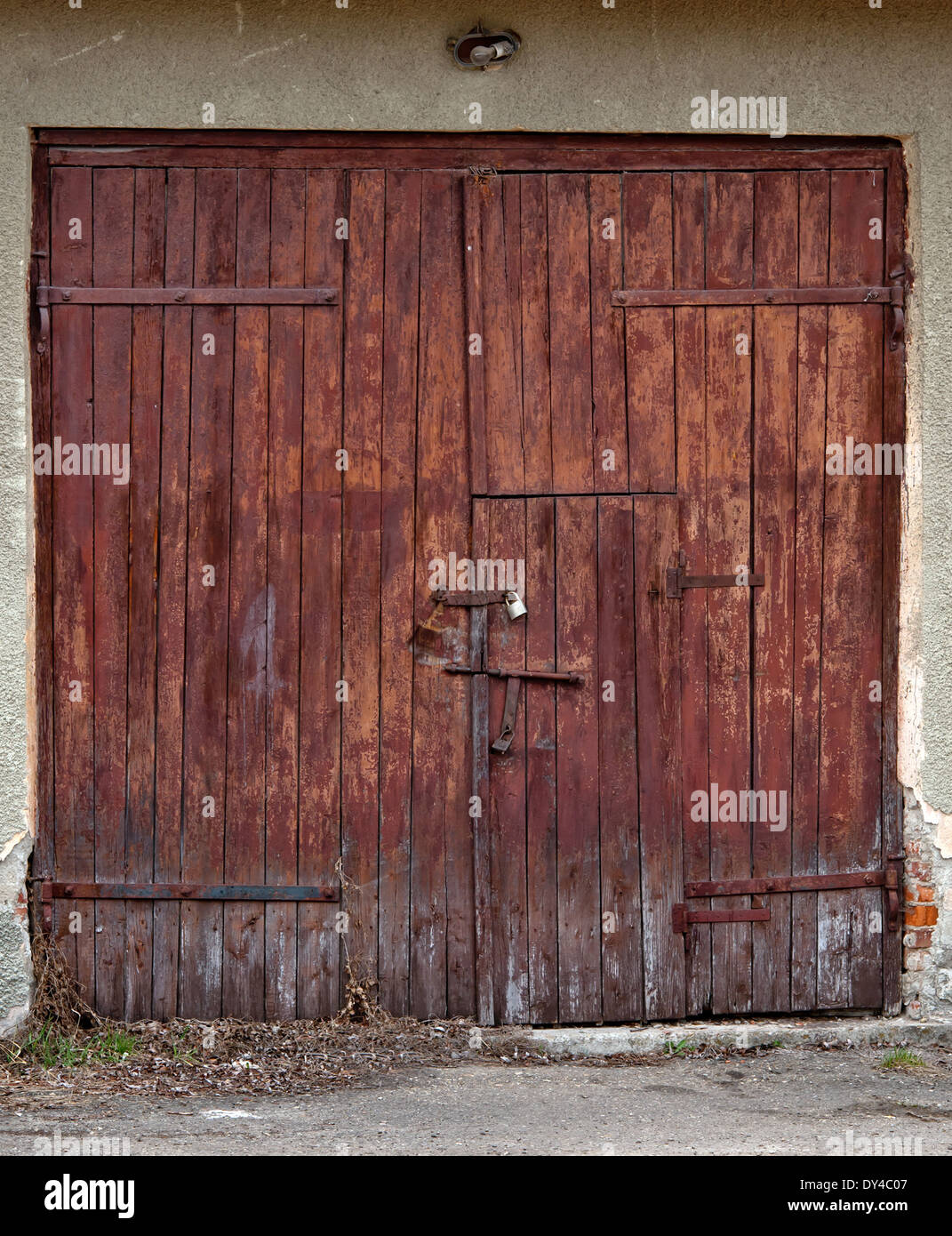 Vieille porte de grange en bois Banque D'Images