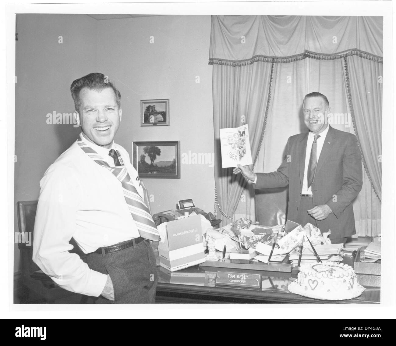 Une journée bien remplie à Brookhaven, Mississippi, avec des gens vaquant à leurs activités quotidiennes, des véhicules dans les rues et des entreprises animées par la vie dans le centre-ville. Banque D'Images