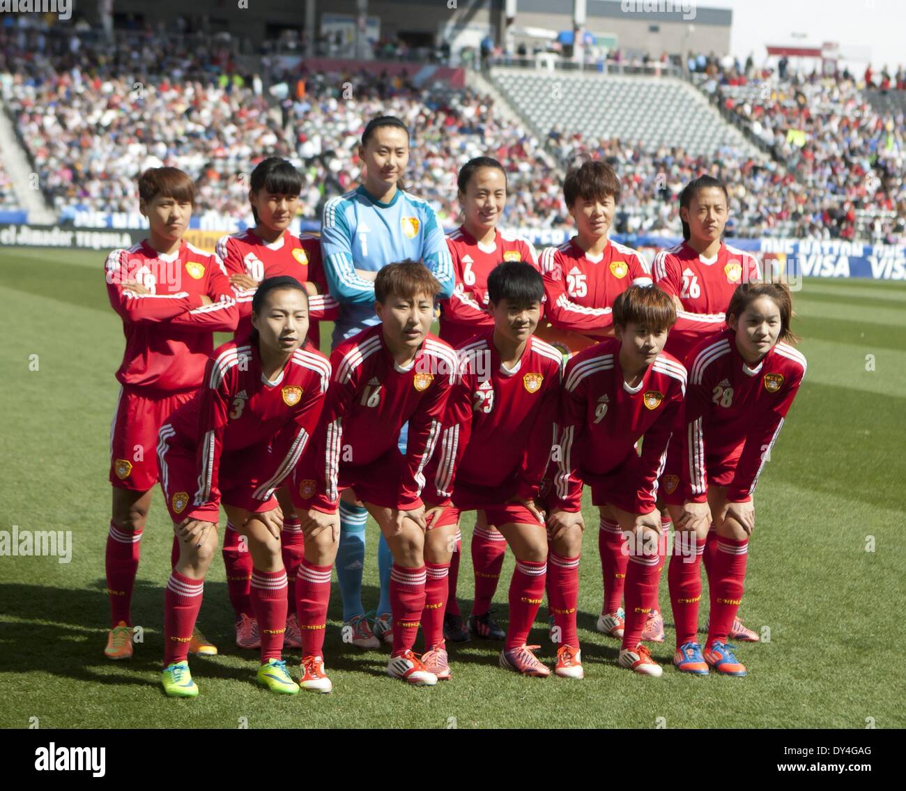 Commerce City, au Colorado, USA. 6ème apr 2014. La Chine de l'équipe pose pour une photo de l'équipe avant le début du jeu pendant le 1er. la moitié à Dicks Sporting Goods Park Le dimanche après-midi. Best Team USA Chine 2-0. Credit : Hector Acevedo/ZUMAPRESS.com/Alamy Live News Banque D'Images