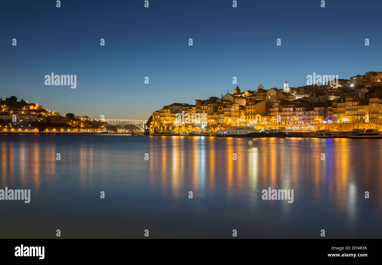 Pont Arrabida, Ribeira, Douro, Porto, Portugal Banque D'Images