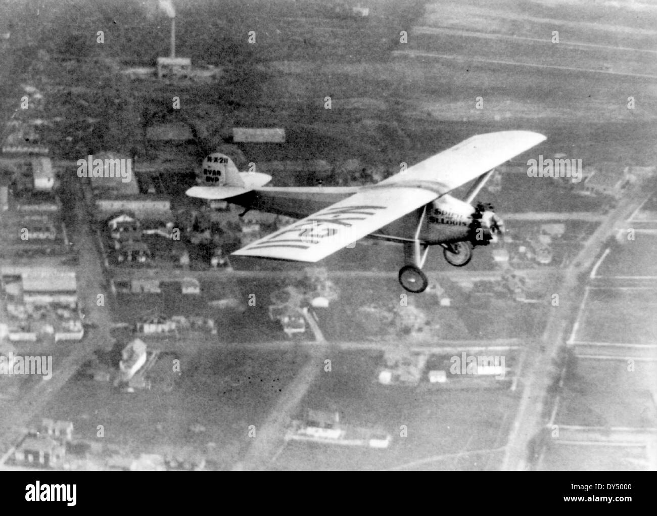 CHARLES LINDBERGH (1902-1974), aviateur américain battant Spirit of St Louis à propos de 1927 Banque D'Images