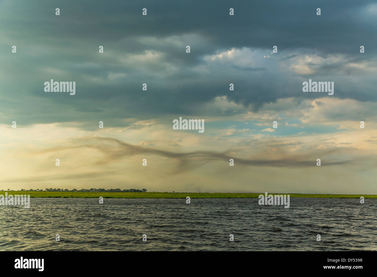 Ciel d'orage, Kasane, Chobe National Park, Botswana, Africa Banque D'Images