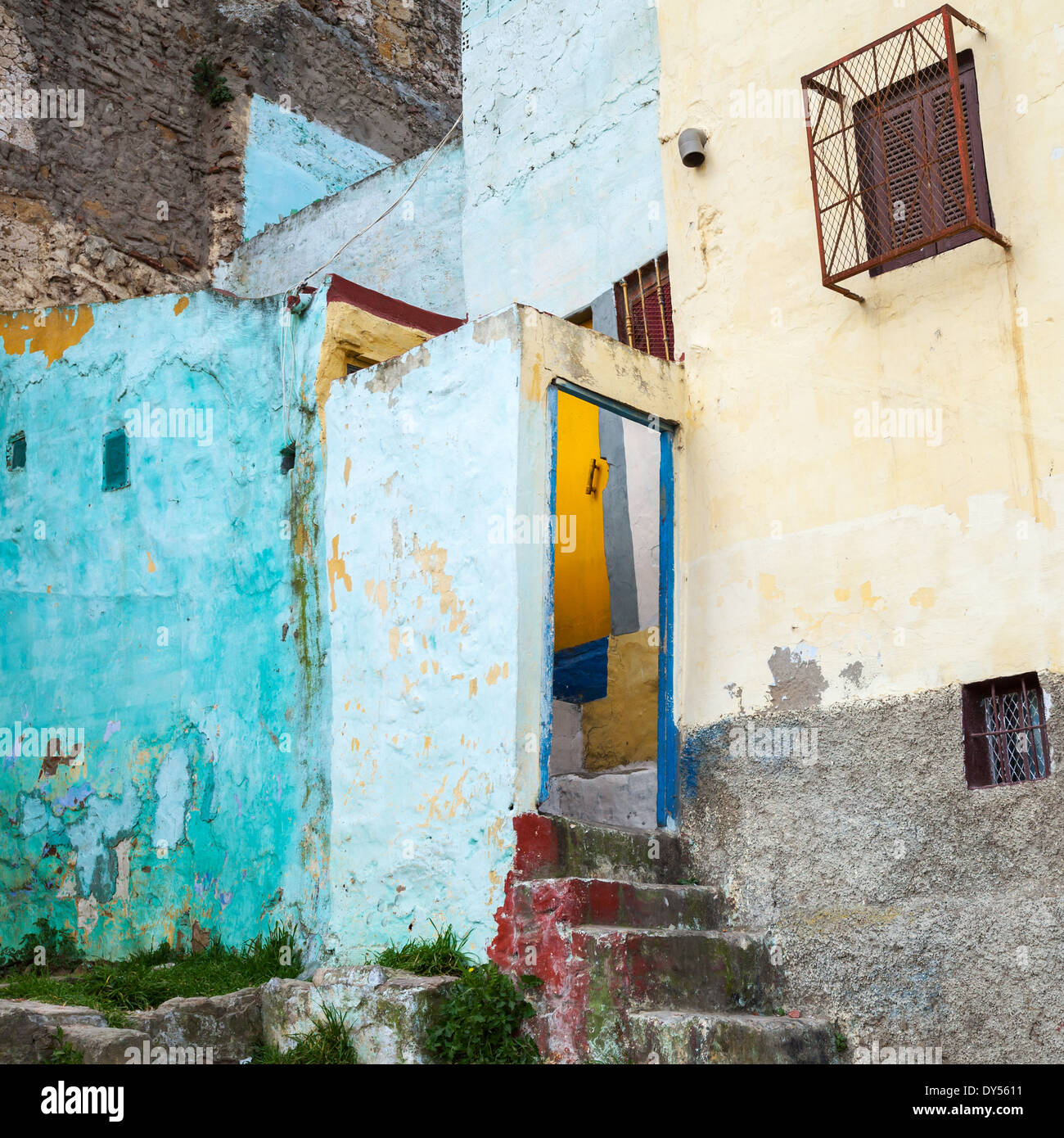 Maison colorée en fragment ancienne Médina, partie historique de la ville de Tanger, Maroc Banque D'Images
