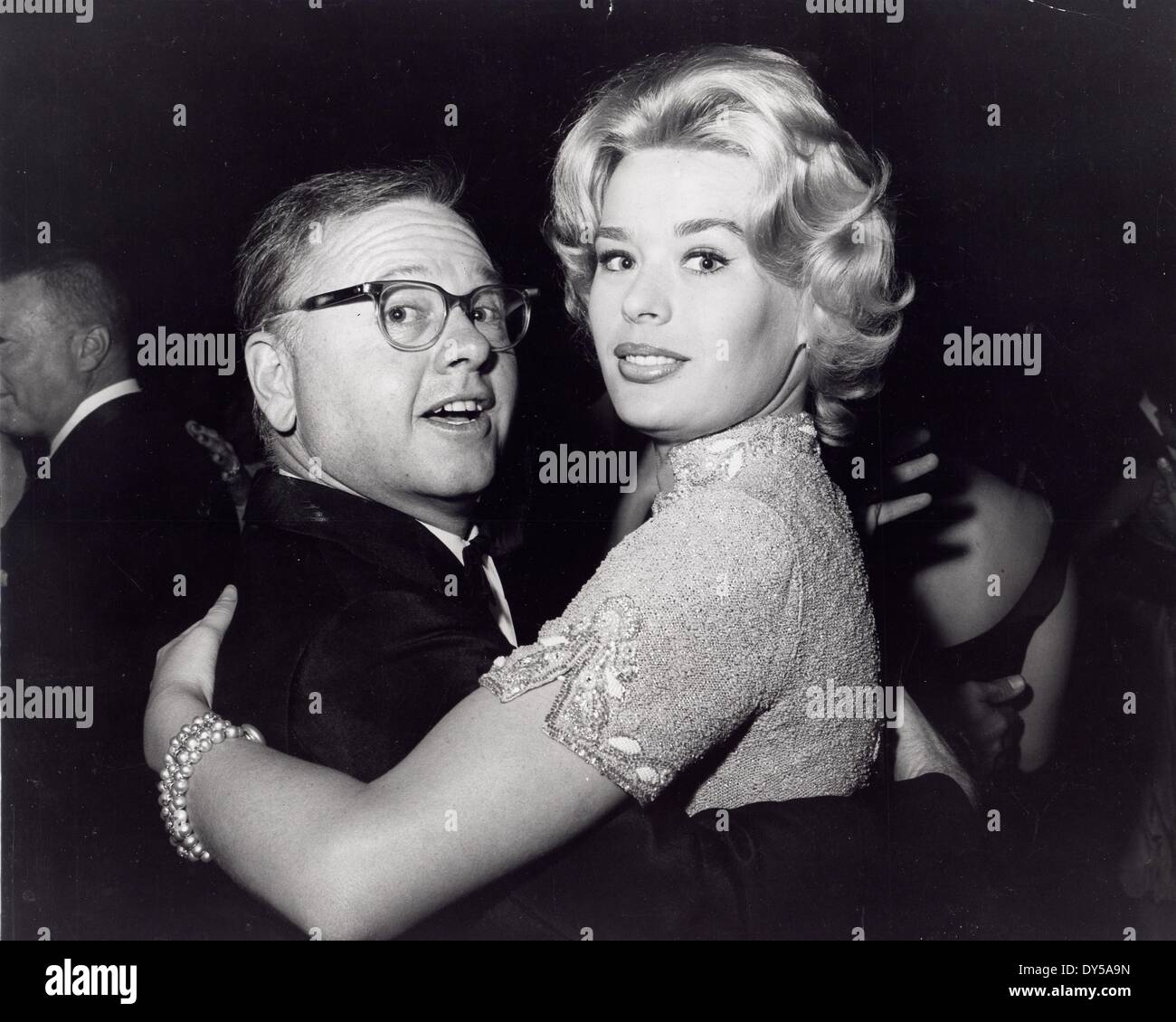 PIX FICHIER : acteur primé et Hollywood légende Mickey Rooney est mort aujourd'hui de causes naturelles à son domicile d'Hollywood entourée de sa famille, il était de 93. Rooney joue dans plus de 300 films et programmes TV, seulement 17 mois quand il a pris la scène à ses parents" comédie. Sa carrière s'est étalée sur 90 ans. Photo : Date inconnue - Mickey Rooney et sa femme Barbara Ann THOMASON ROONEY. (Crédit Image : © Globe Photos/ZUMAPRESS.com) Banque D'Images