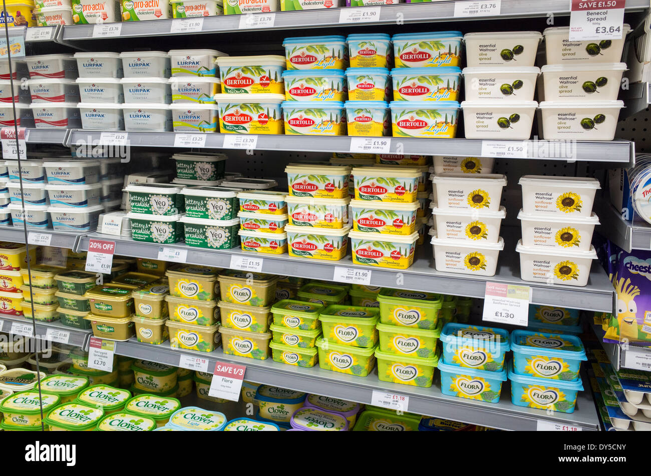 Bains à remous de la margarine à tartiner sur soi de supermarché Banque D'Images