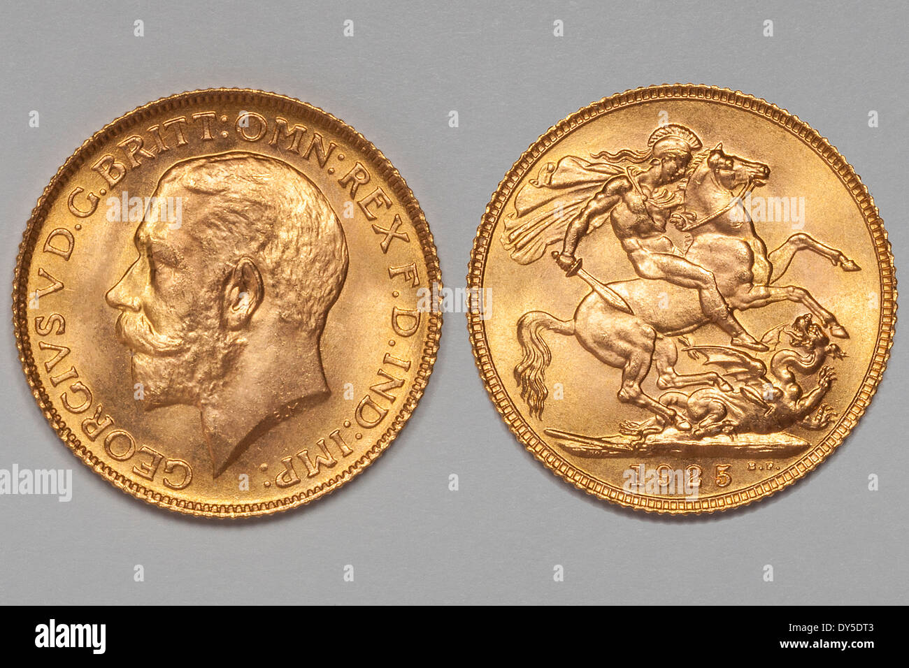 Souverain d'or Médaille du Royaume-Uni avec le roi George V et Saint Georges terrassant le dragon en date du 1925. JMH6122 Banque D'Images