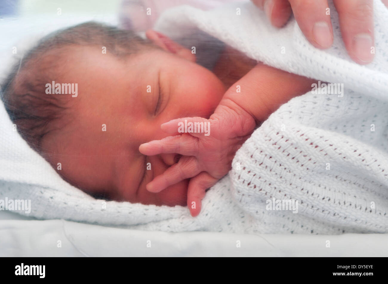 Bébé à l'hôpital Banque de photographies et d'images à haute résolution -  Alamy