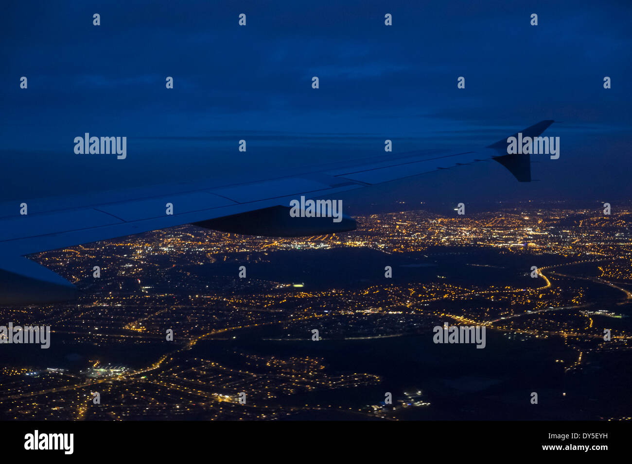 Birmingham comme vu d'avion fenêtre. Banque D'Images