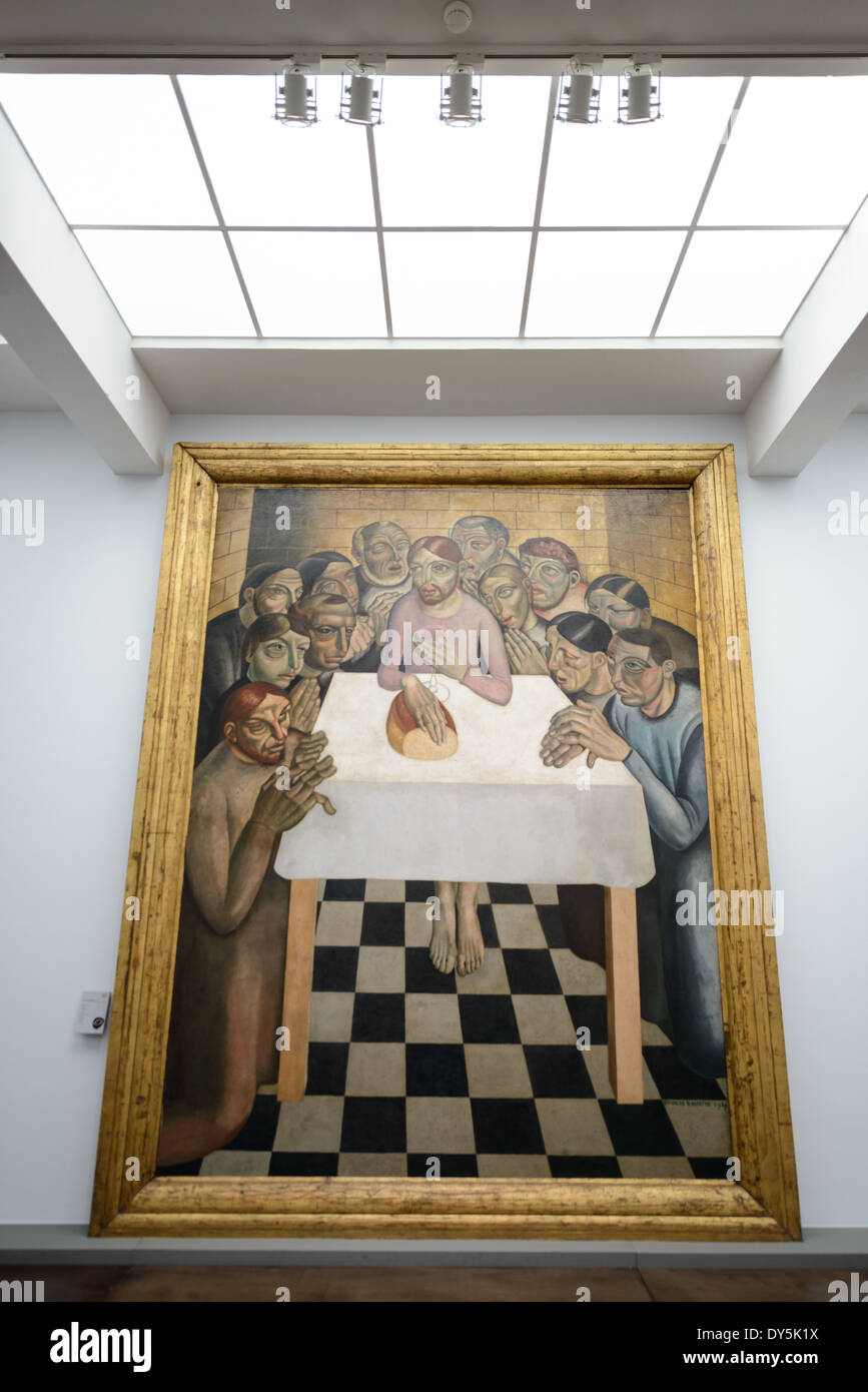 Groeningemuseum peinture de la Cène Bruges Belgique // BRUGES, Belgique — la Cène, peinture à l'huile créée par Gustave Van de Woestijne (1881-1947) en 1927, est exposée au Groeningemuseum. Cette interprétation moderniste de la scène biblique par l'artiste né à Gand est un exemple important de la peinture religieuse belge du début du XXe siècle. L’œuvre démontre l’évolution de l’art religieux dans le modernisme belge. Le Groeningemuseum, installé dans un ancien couvent des Augustins, se concentre sur l'art flamand et belge du XVe au XXe siècle. Van de Woestijne était une figure éminente i. Banque D'Images