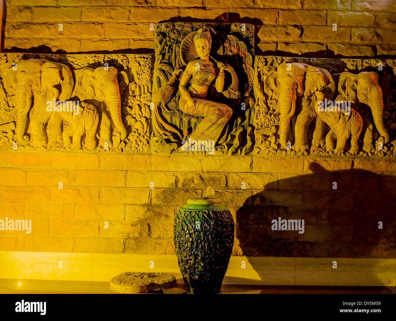 Mur en stuc et des femmes elephen Banque D'Images