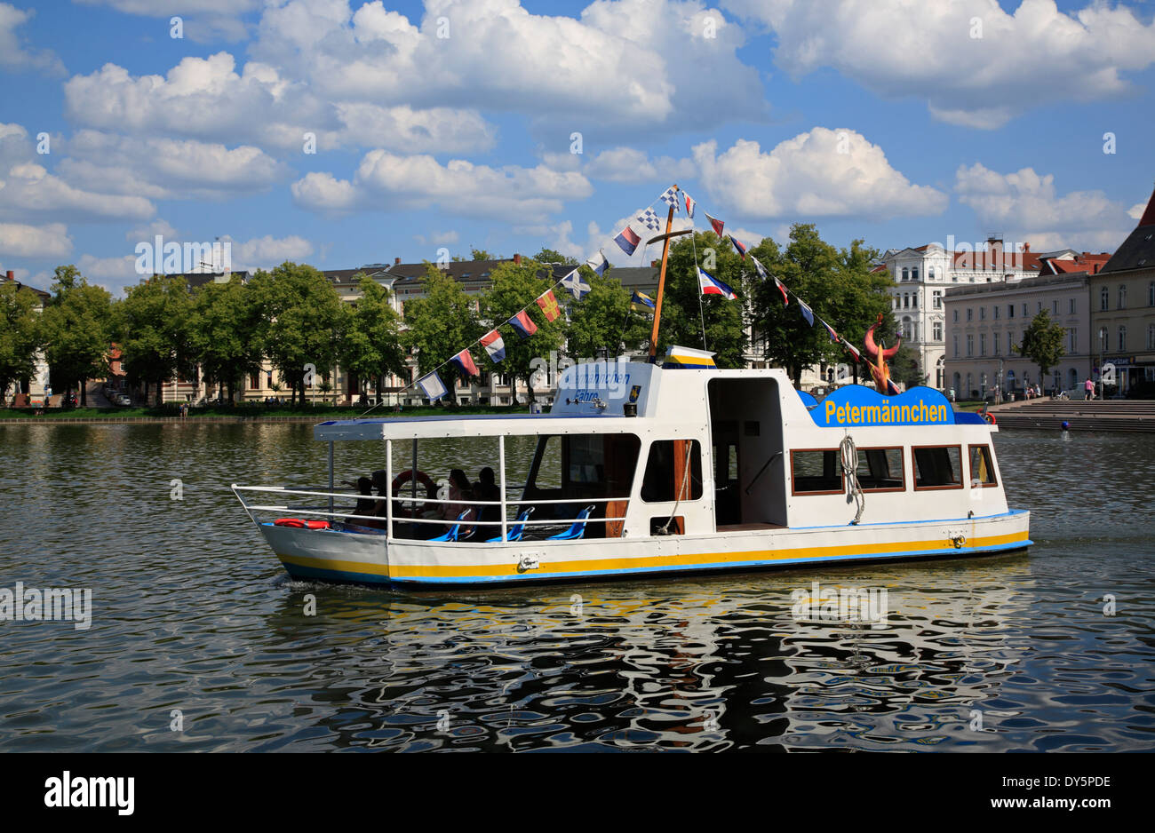 Petermaenchen ferry au lac Pfaffenteich, Schwerin, Mecklembourg Poméranie occidentale, l'Allemagne, de l'Europe Banque D'Images