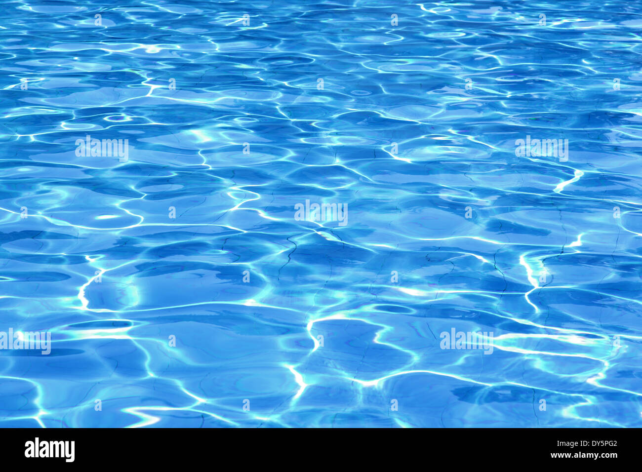 La surface de l'eau de piscine Banque D'Images