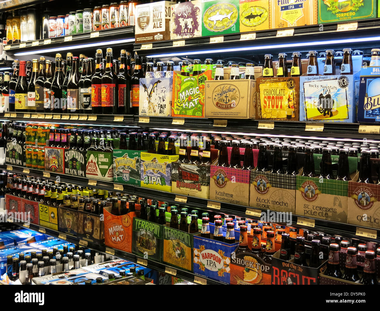 Six jeux de la bière artisanale, le marché du frais, à Tampa, Floride Banque D'Images