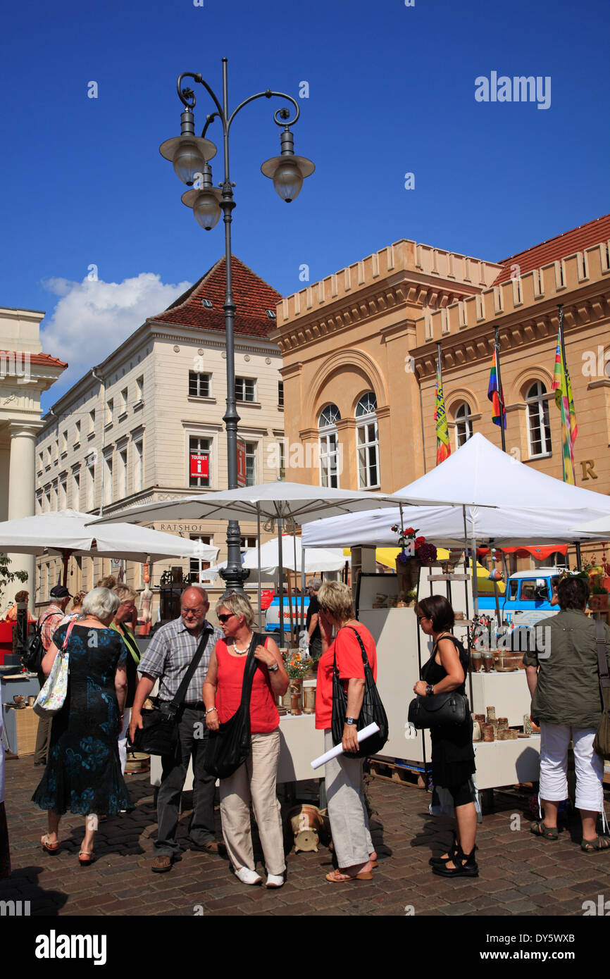 Schwerin, marché à la place de l'hôtel de ville, le Mecklembourg Poméranie occidentale, l'Allemagne, de l'Europe Banque D'Images