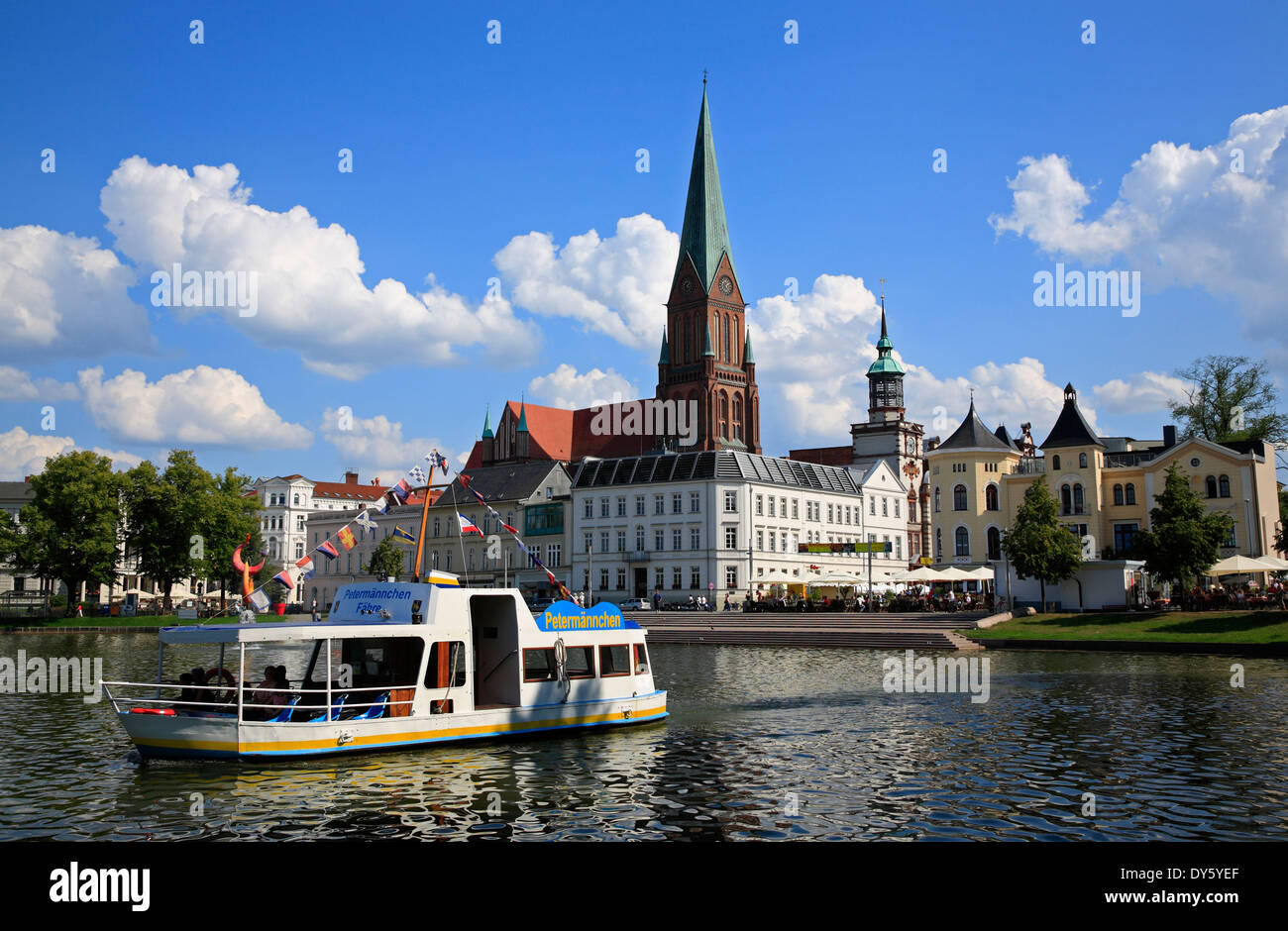 Petermaenchen ferry au lac Pfaffenteich, Schwerin, Mecklembourg Poméranie occidentale, l'Allemagne, de l'Europe Banque D'Images