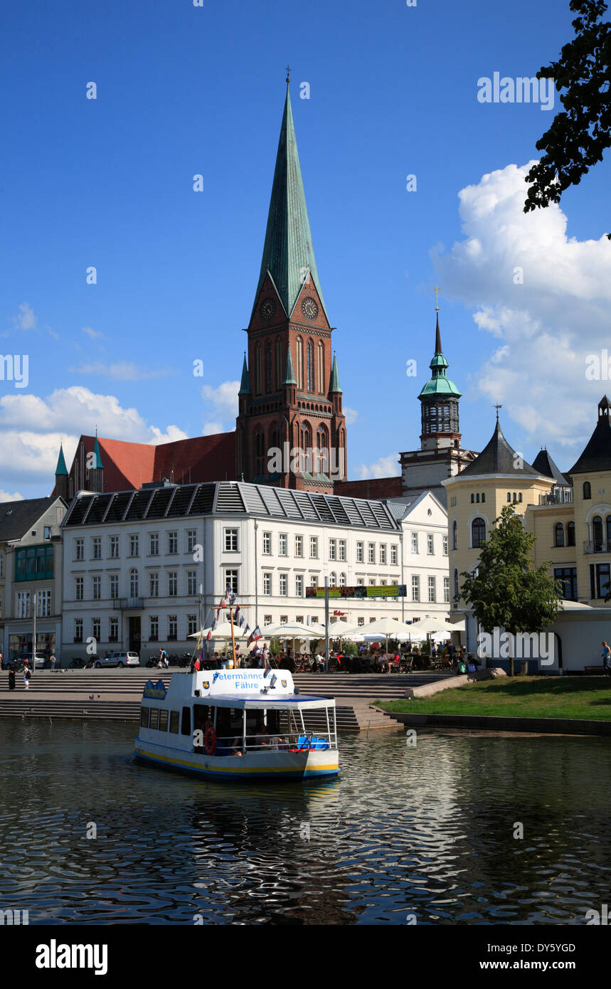 Petermaenchen ferry au lac Pfaffenteich, Schwerin, Mecklembourg Poméranie occidentale, l'Allemagne, de l'Europe Banque D'Images