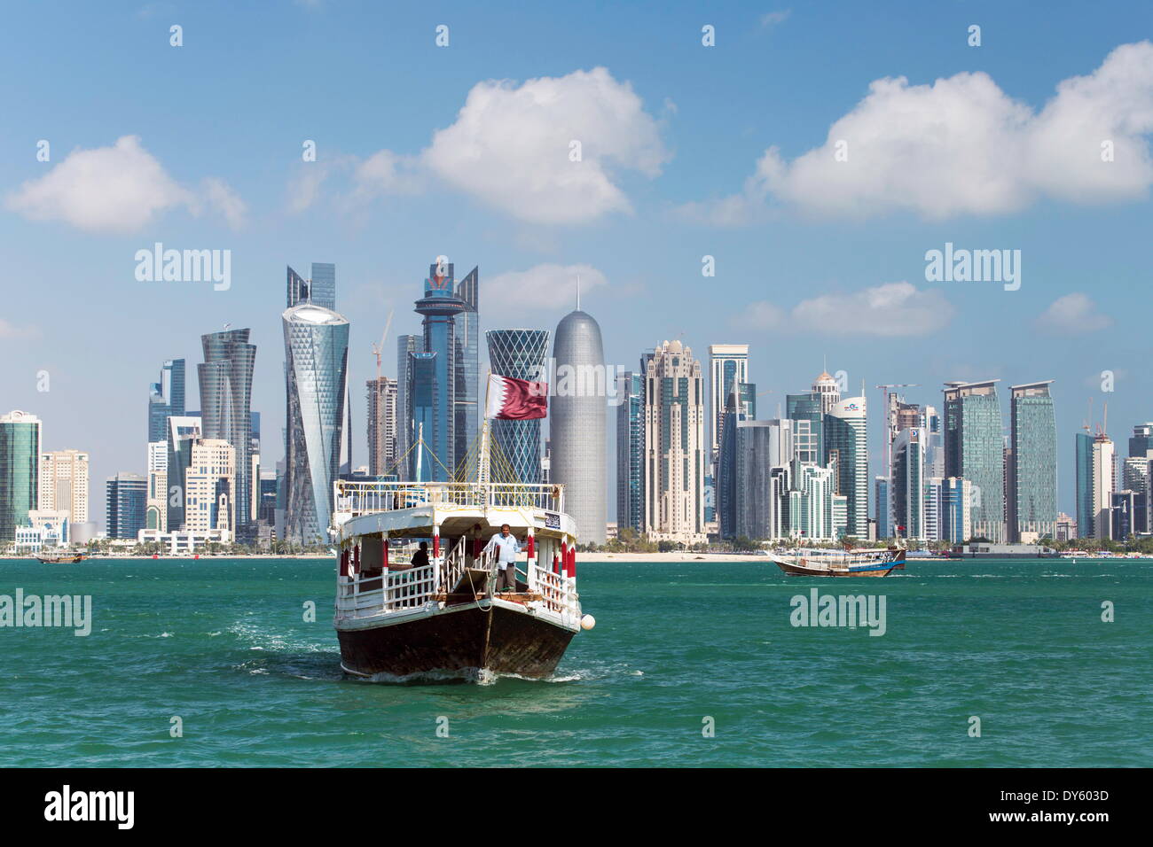 Nouvelle ligne d'horizon de la baie ouest du quartier financier du Centre de Doha, au Qatar, au Moyen-Orient Banque D'Images