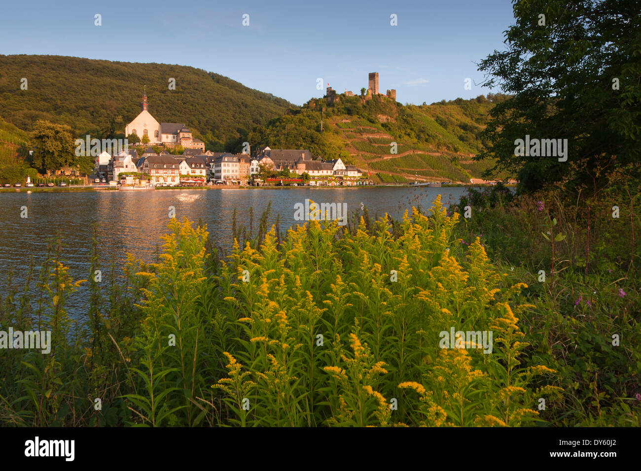 Et Beilstein château Metternich, Moselle, Rhénanie-Palatinat, Allemagne Banque D'Images