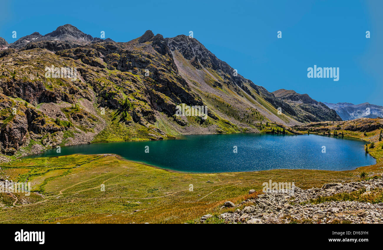 Image de le Grand lac de l'Vens lacs situés à 2327 m dans les Alpes Maritimes en Mercanotur Park dans le sud de la France. Banque D'Images