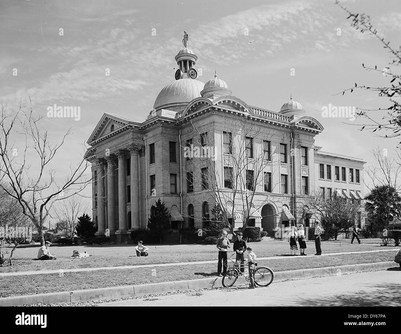 Le palais de justice du comté de Fort Bend, situé à Richmond, au Texas, est un bâtiment historique du gouvernement. Il sert de centre administratif du comté et est un point de repère important dans la ville. Banque D'Images