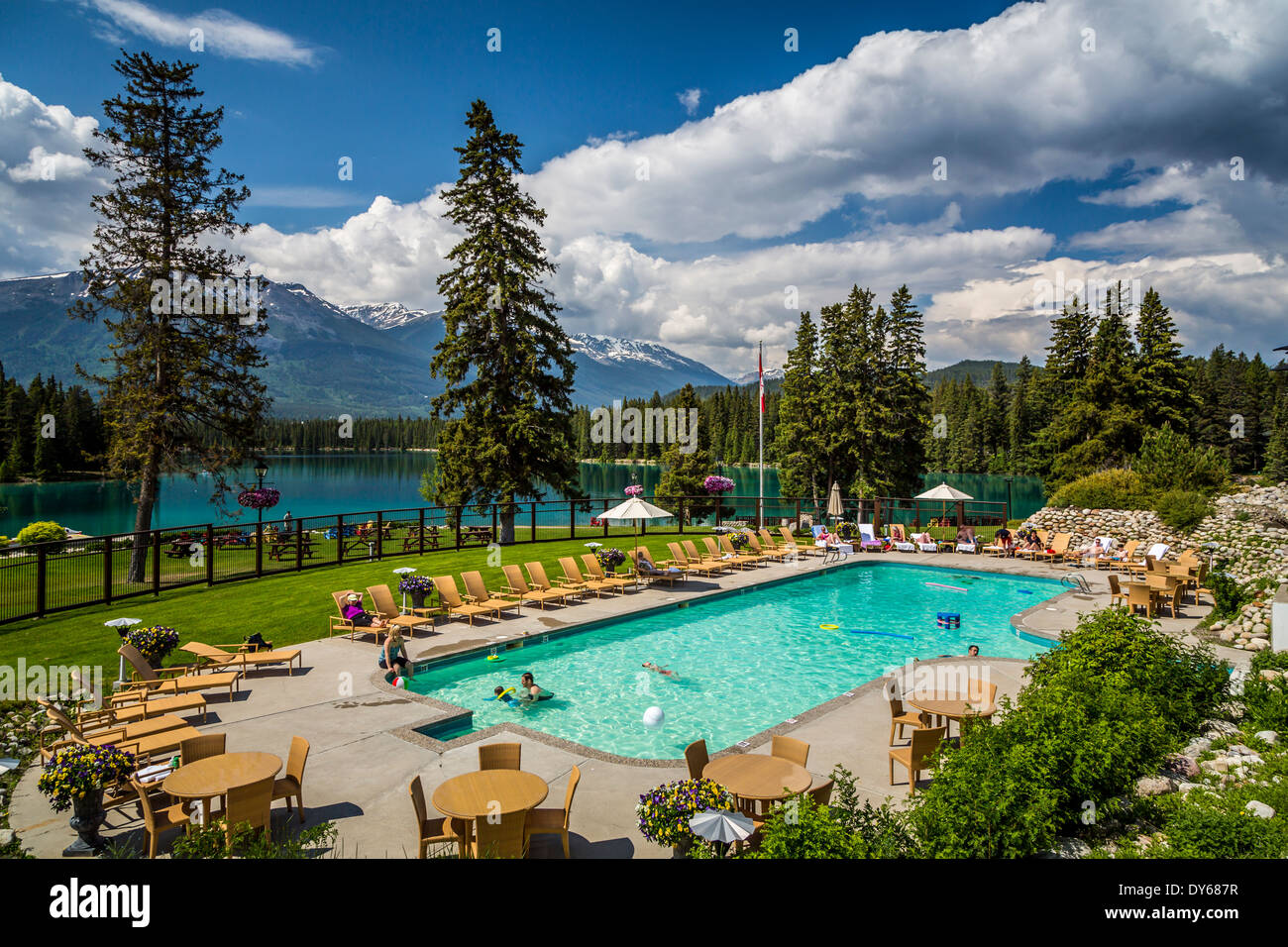 Fairmont Jasper Park Lodge Jasper (Alberta) Canada La piscine à l'hôtel Fairmont Jasper Park Lodge de Jasper National Park