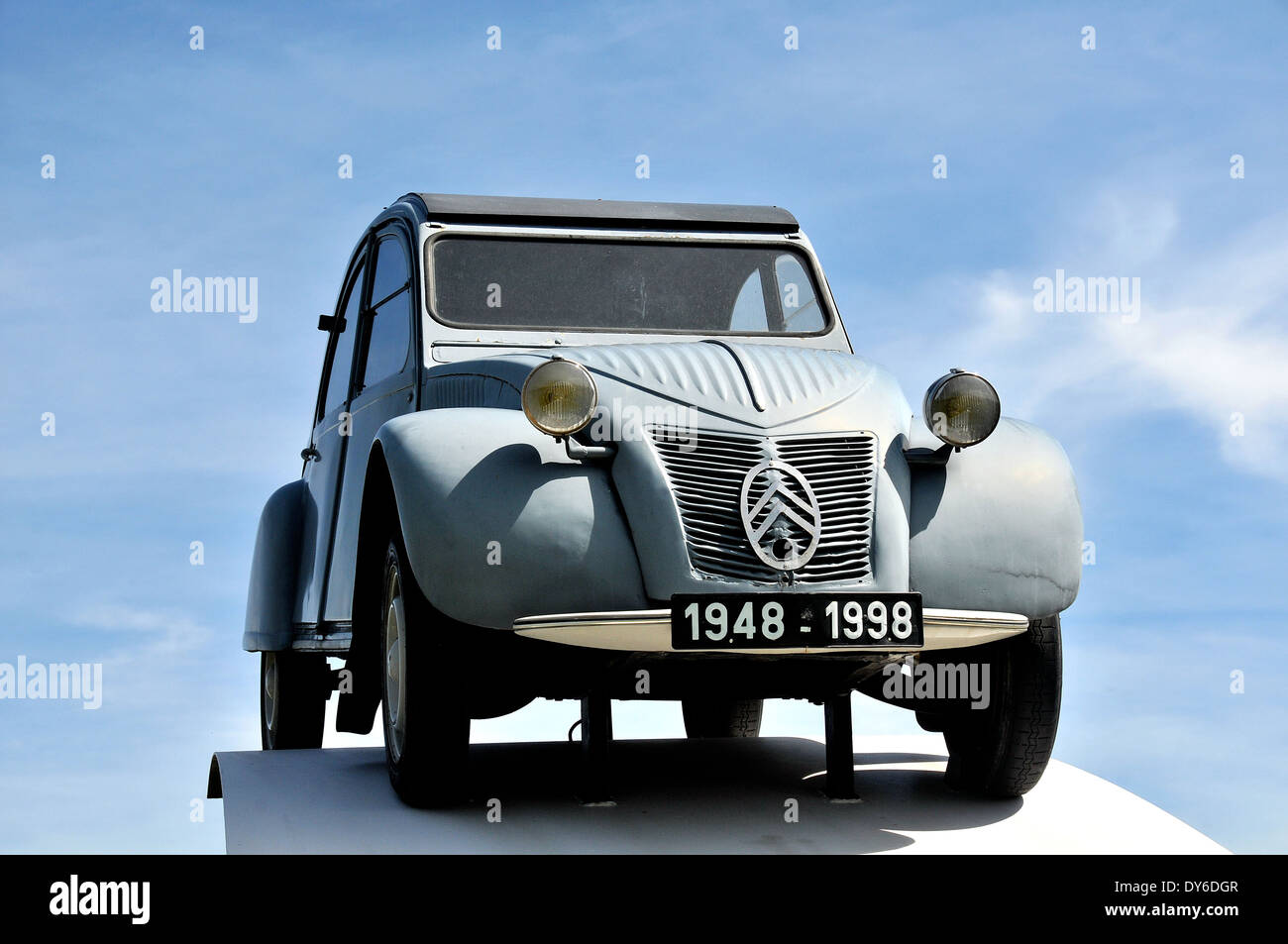 Vieille 2 CV Citroën voiture Lempdes Auvergne France Banque D'Images