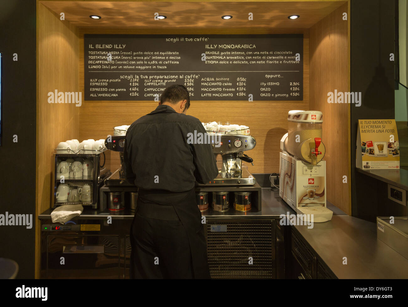 Illy café barista, Rome, Italie Banque D'Images