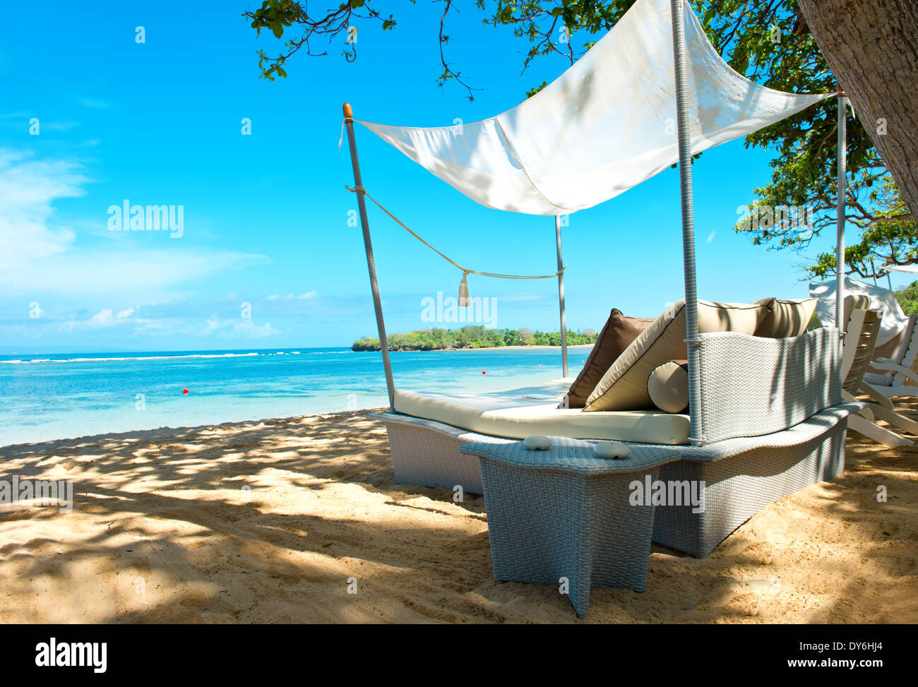 Vous pourrez vous détendre sur une chaise de luxe belle tropical beach Banque D'Images