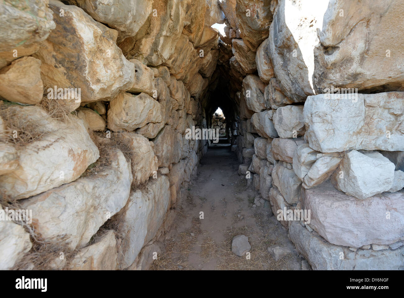 L'est chambres voûtées ou casemates construites en remparts forteresse mycénienne Tirynthe Péloponnèse, Grèce, éventuellement le Banque D'Images