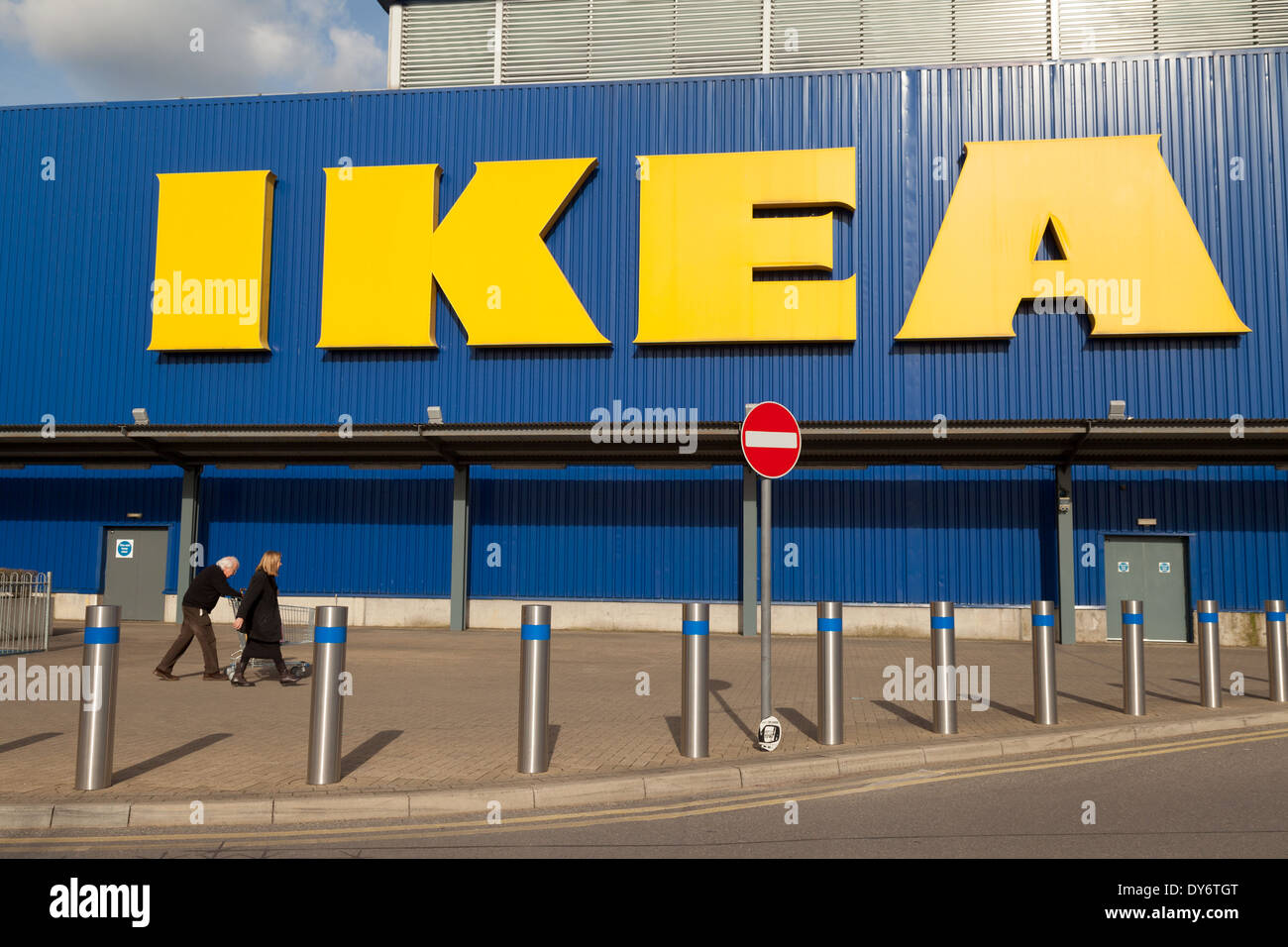 Magasin IKEA extérieur avec signe, Wembley, Londres UK Banque D'Images