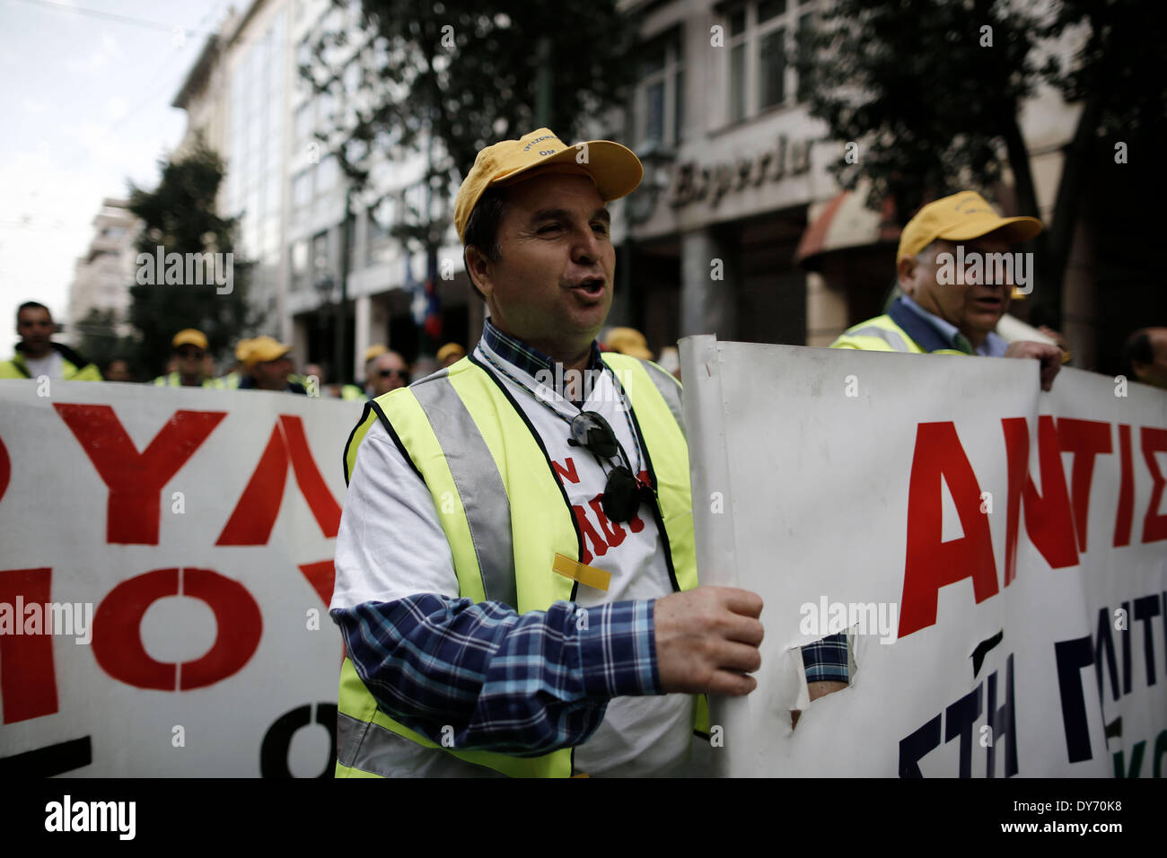 Athènes, Grèce. Le 08 Avr, 2014. Les dockers grecs à travers le pays ont  débrayé mardi à une grève de 48 heures pour protester contre l'intention de  vendre de l'Autorité portuaire du