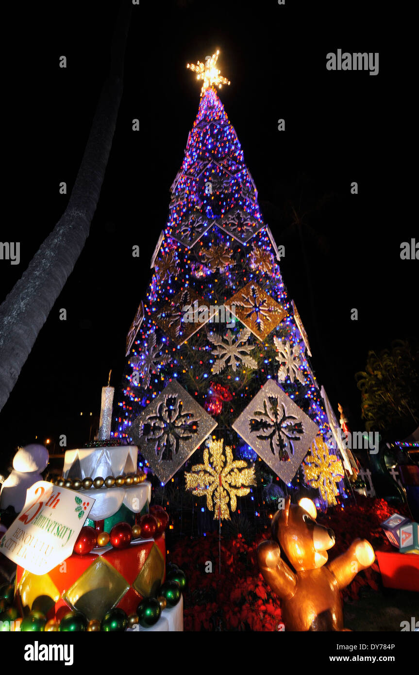 Décoration de Noël avec des personnages en hawaiien Honolulu, Oahu, Hawaii, USA Banque D'Images