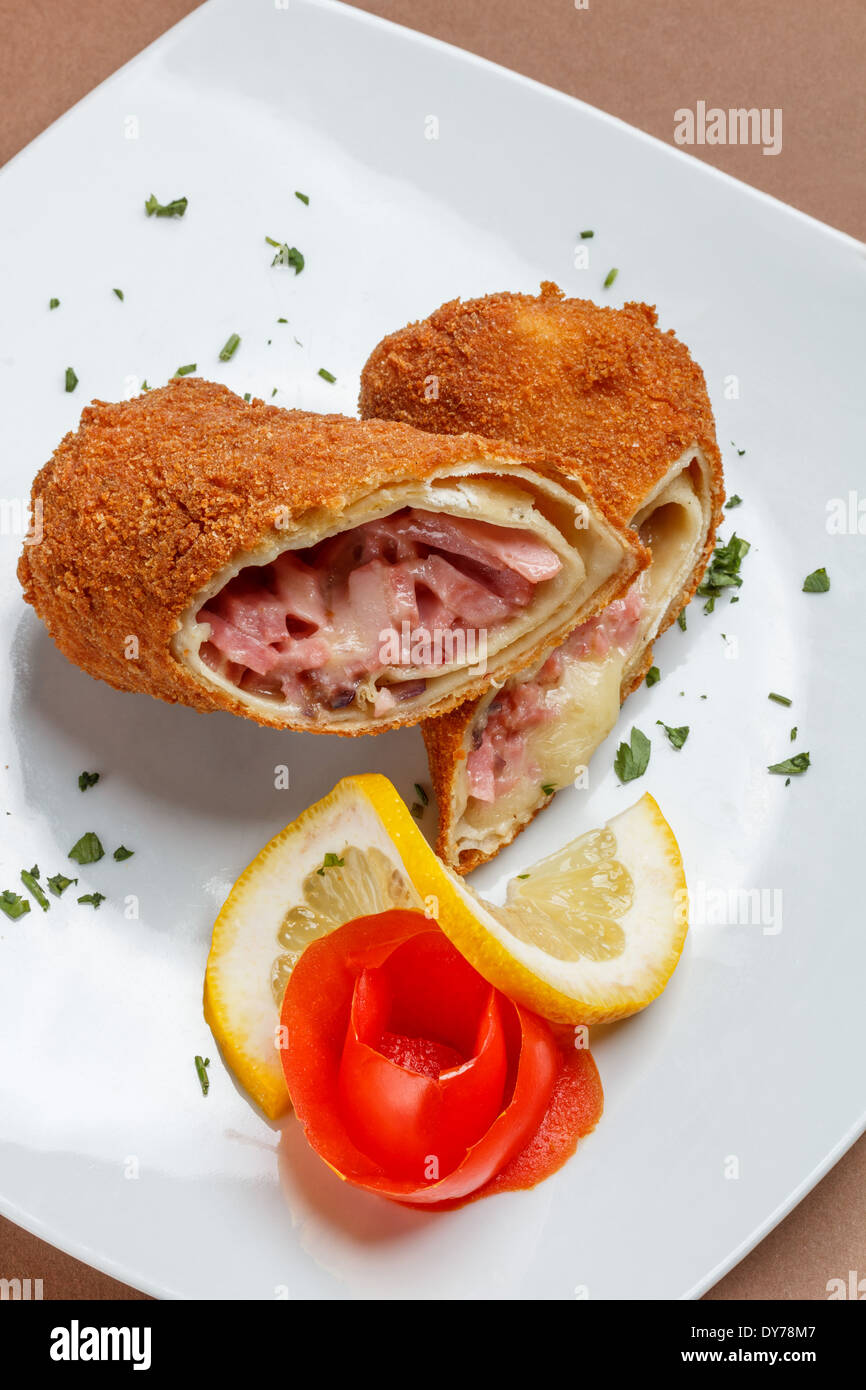 Crêpes au jambon et fromage Banque D'Images