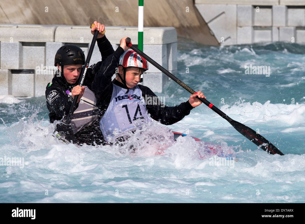 Piers Oliphant, Noah Hazelwood, demi-finale C2 Slalom Hommes GO 2014 Essais Sélection Lee Valley White Water Centre, Londres UK Banque D'Images