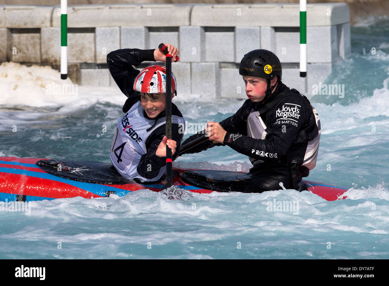 Piers Oliphant, Noah Hazelwood, demi-finale C2 Slalom Hommes GO 2014 Essais Sélection Lee Valley White Water Centre, Londres UK Banque D'Images