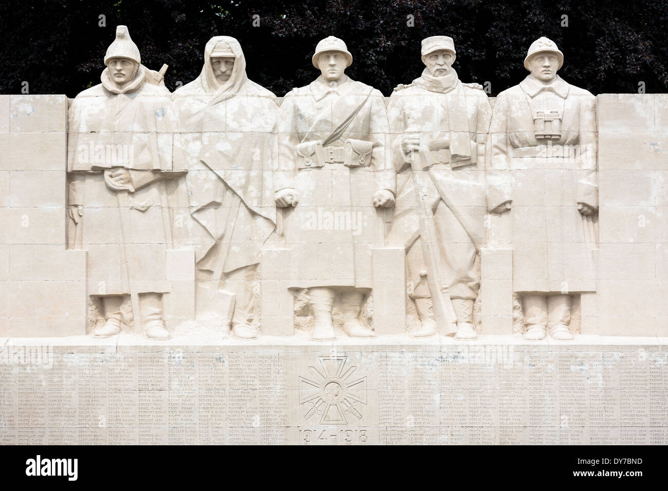La Seconde Guerre mondiale, un monument pour fils de Verdun - cavalerie, artillerie, territoriaux, de l'infanterie coloniale, et du nom de soldats morts, France Banque D'Images