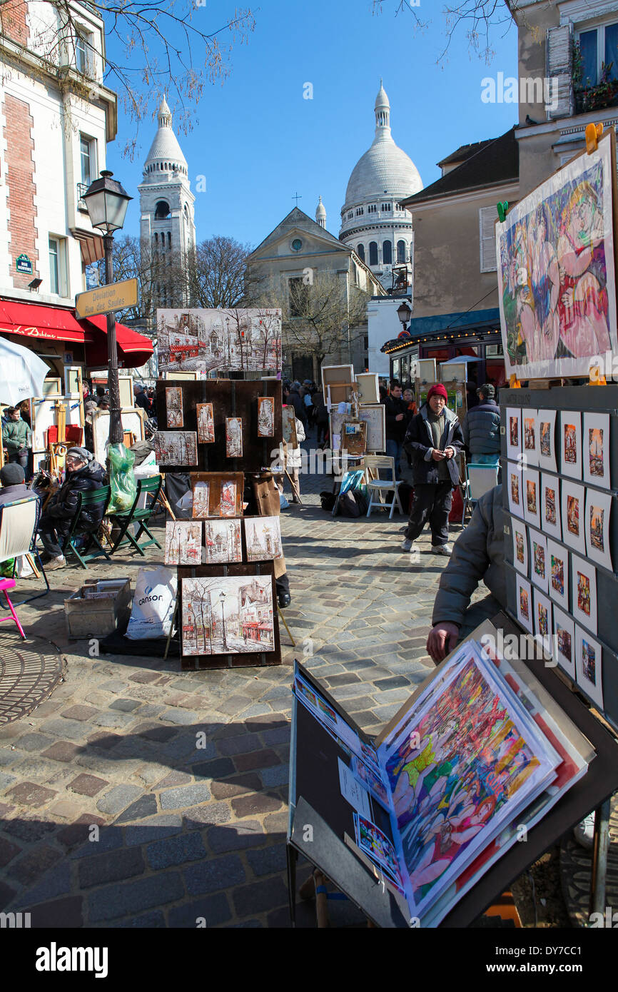 PARIS, FRANCE - Le 6 mars 2011 : les peintres de vendre leur travail sur la célèbre Place du Tertre à Montmartre, Paris, France. Banque D'Images