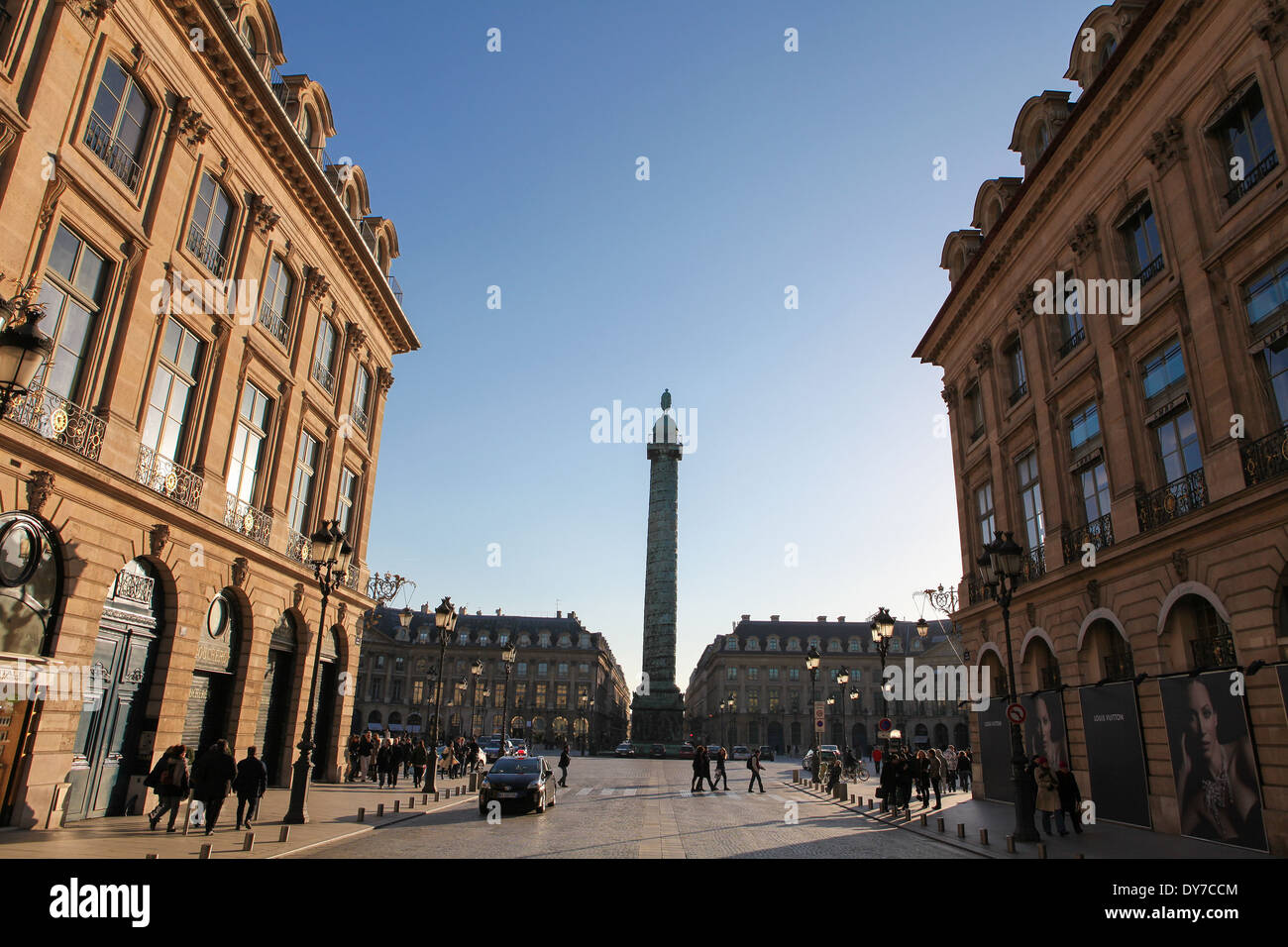 PARIS, FRANCE - Le 6 mars 2011 : Place Vendôme à Paris, France. Banque D'Images